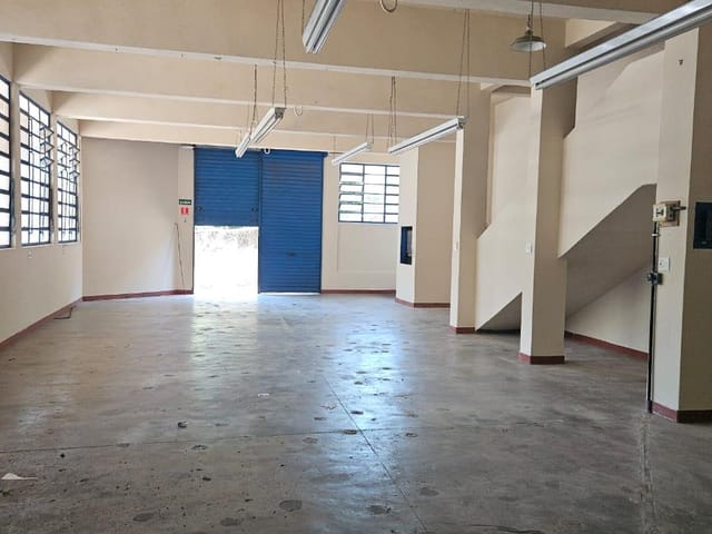 Sala para alugar, no bairro Mosela em Petrópolis