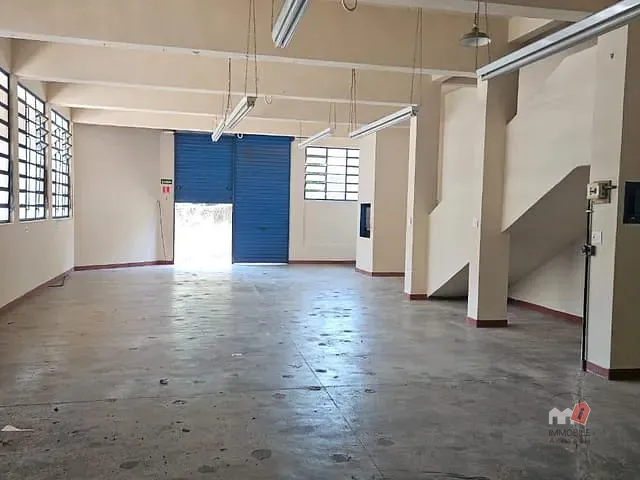 Sala para alugar, no bairro Mosela em Petrópolis