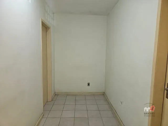 Sala à venda ou para alugar, no bairro Centro em Petrópolis