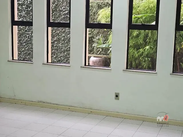 Sala à venda ou para alugar, no bairro Centro em Petrópolis