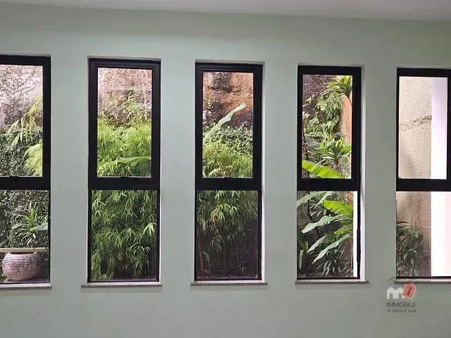 Sala à venda ou para alugar, no bairro Centro em Petrópolis