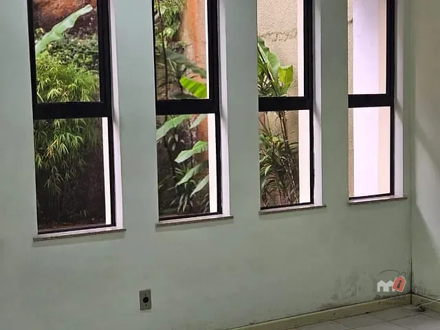 Sala à venda ou para alugar, no bairro Centro em Petrópolis