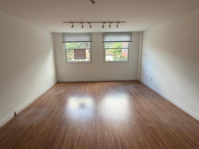 Foto do Sala - Sala para locação, Quarteirão Brasileiro, Petrópolis, RJ | Immobile Administradora de Bens