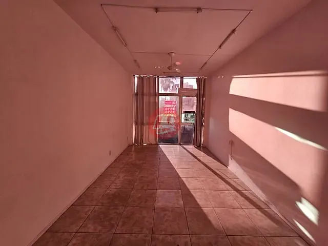 Sala com 37m², à venda ou para alugar, no bairro Petrópolis em Porto Alegre