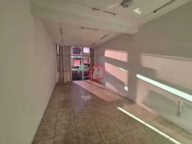 Sala com 37m², à venda ou para alugar, no bairro Petrópolis em Porto Alegre