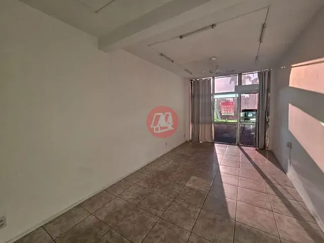 Sala com 37m², à venda ou para alugar, no bairro Petrópolis em Porto Alegre