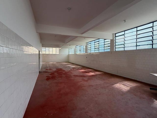 Loja para alugar, no bairro Mosela em Petrópolis
