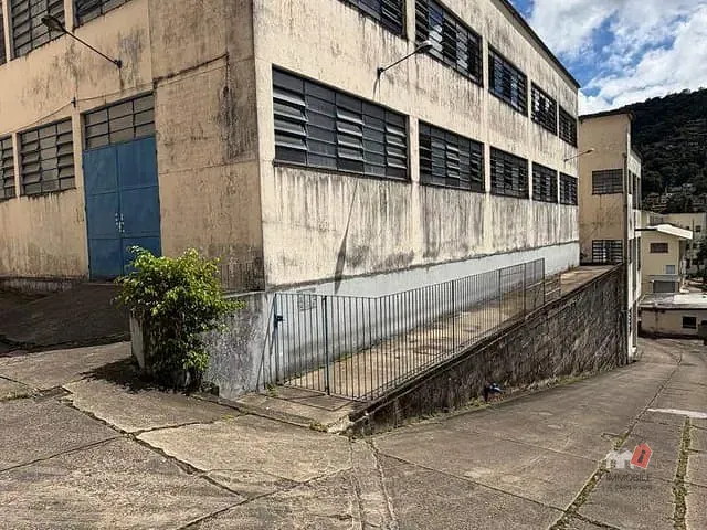 Loja para alugar, no bairro Mosela em Petrópolis