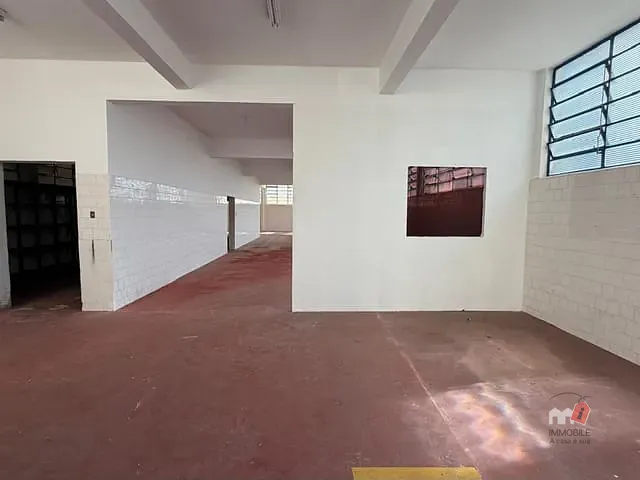 Loja para alugar, no bairro Mosela em Petrópolis