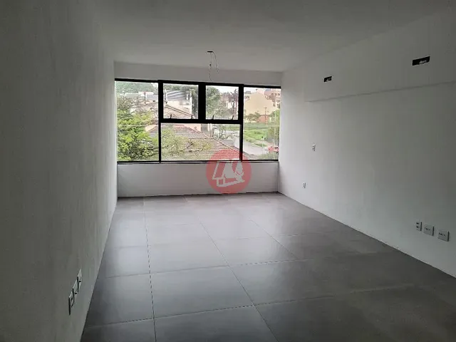 Sala para alugar, no bairro Chácara das Pedras em Porto Alegre