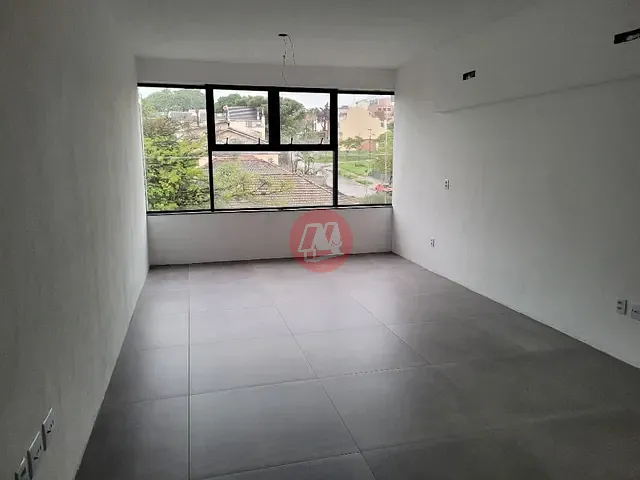Sala para alugar, no bairro Chácara das Pedras em Porto Alegre