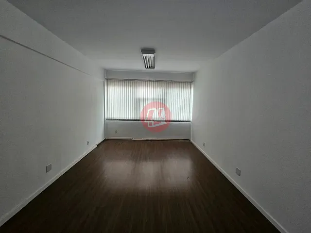 Sala à venda, no bairro Centro Histórico em Porto Alegre