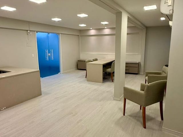 Sala para alugar, no bairro Alto da Serra em Petrópolis
