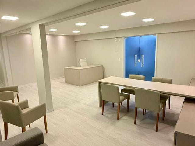 Sala para alugar, no bairro Alto da Serra em Petrópolis