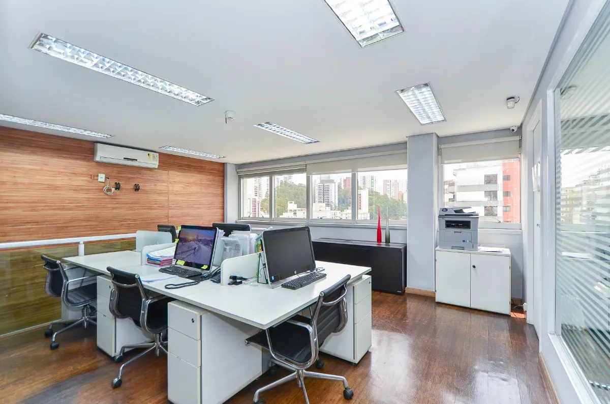 Conjunto comercial para venda e locação em Vila Andrade, 140m²
