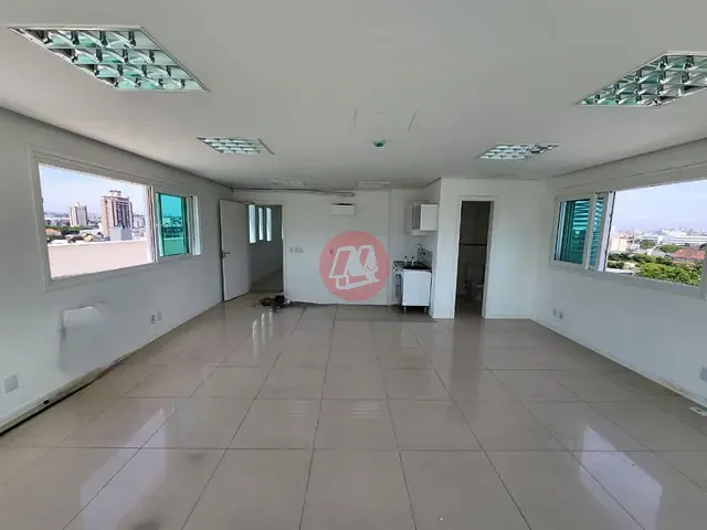 Sala com 127m², para alugar, no bairro Azenha em Porto Alegre