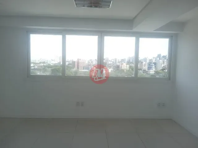 Sala com 100m², para alugar, no bairro Azenha em Porto Alegre