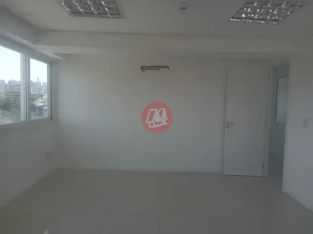 Sala com 100m², para alugar, no bairro Azenha em Porto Alegre