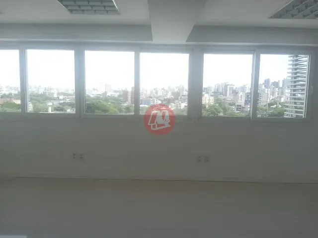 Sala com 100m², para alugar, no bairro Azenha em Porto Alegre