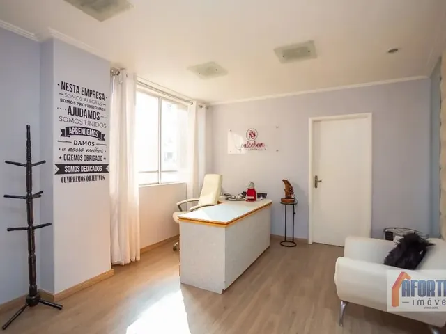 Sala à venda ou para alugar, no bairro Centro em Curitiba