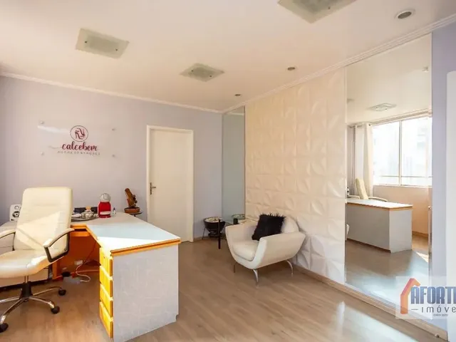 Sala à venda ou para alugar, no bairro Centro em Curitiba