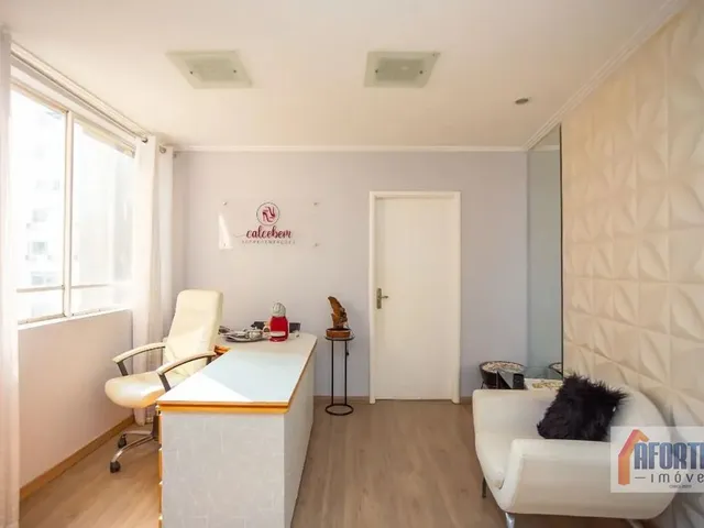 Sala à venda ou para alugar, no bairro Centro em Curitiba