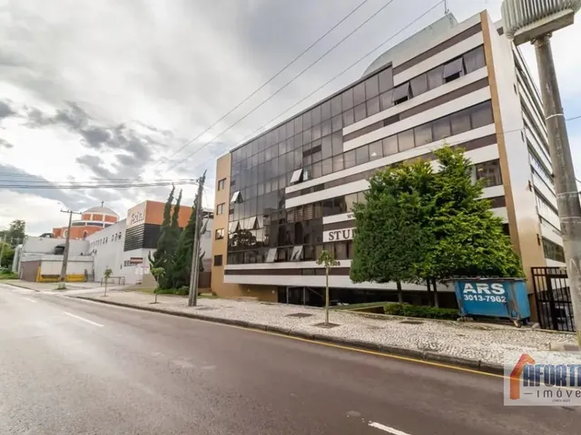 Sala à venda ou para alugar, no bairro Centro Cívico em Curitiba