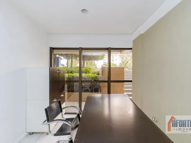 Sala à venda ou para alugar, no bairro Centro Cívico em Curitiba