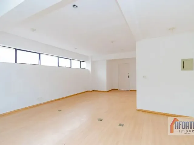 Sala à venda ou para alugar, no bairro Centro Cívico em Curitiba