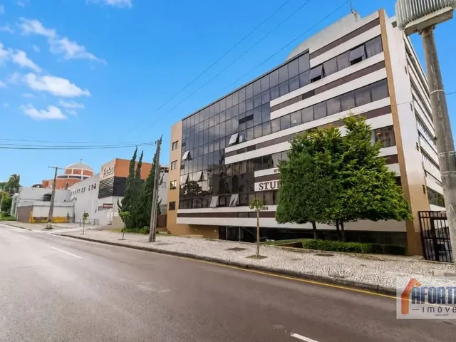 Sala à venda ou para alugar, no bairro Centro Cívico em Curitiba