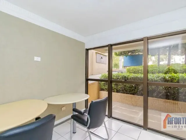 Sala à venda ou para alugar, no bairro Centro Cívico em Curitiba
