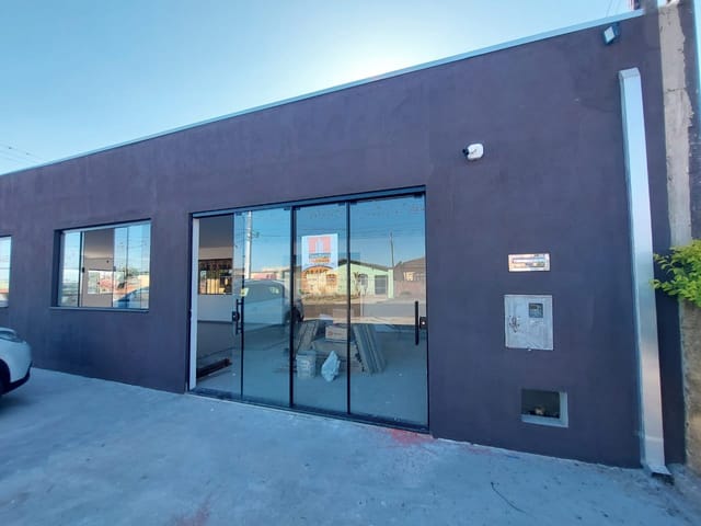 Locação - Sala Comercial, 2 salas, 3 banheiros e 10 vagas rotativas, 180 m², Cará-Cará.