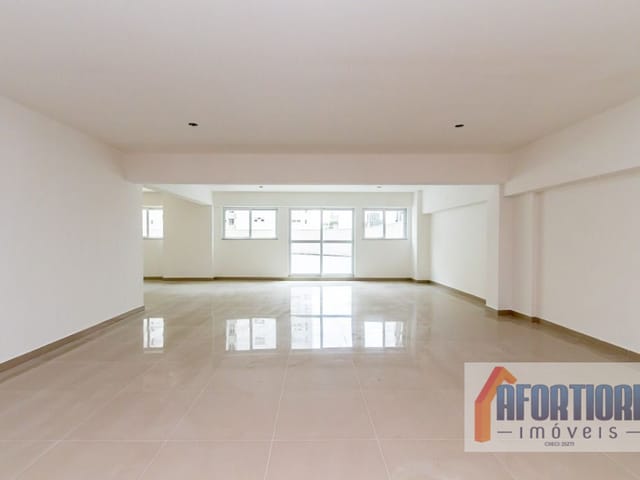 Sala à venda ou para alugar, no bairro Batel em Curitiba