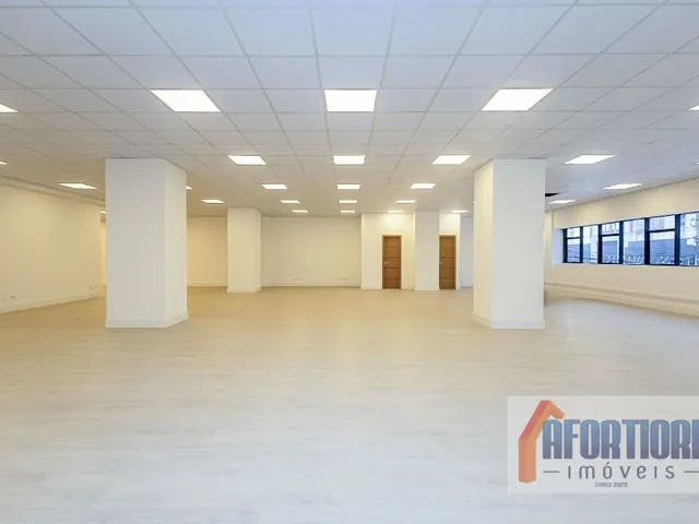 Sala à venda ou para alugar, no bairro Batel em Curitiba