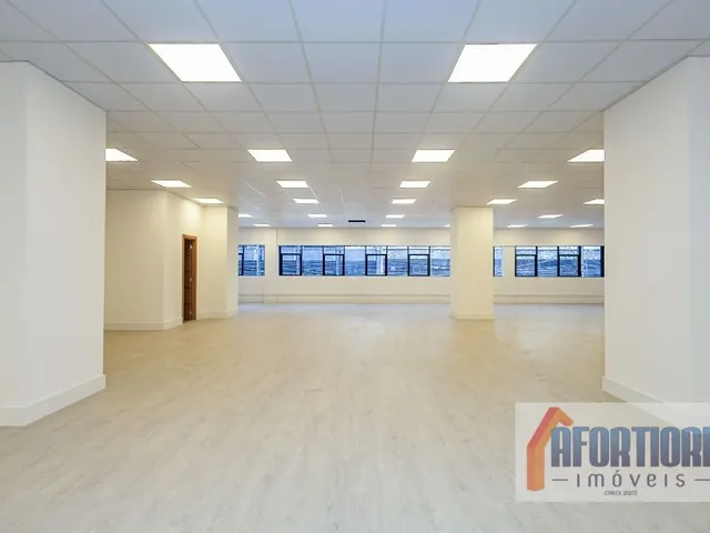 Sala à venda ou para alugar, no bairro Batel em Curitiba