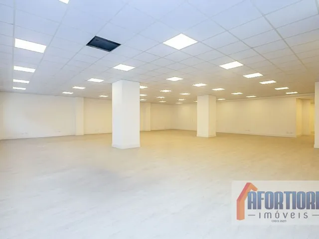 Sala à venda ou para alugar, no bairro Batel em Curitiba