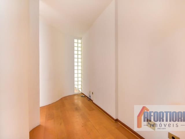 Sala à venda ou para alugar, no bairro Centro em Curitiba