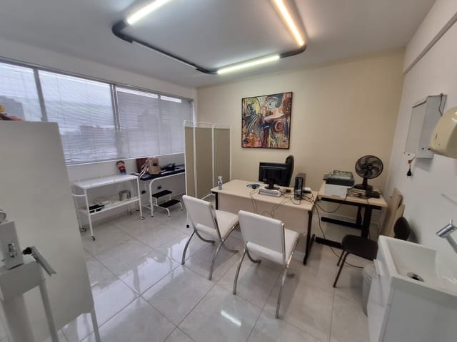 Locação - Sala Comercial Mobiliada, Ed. Executive Center, Centro.