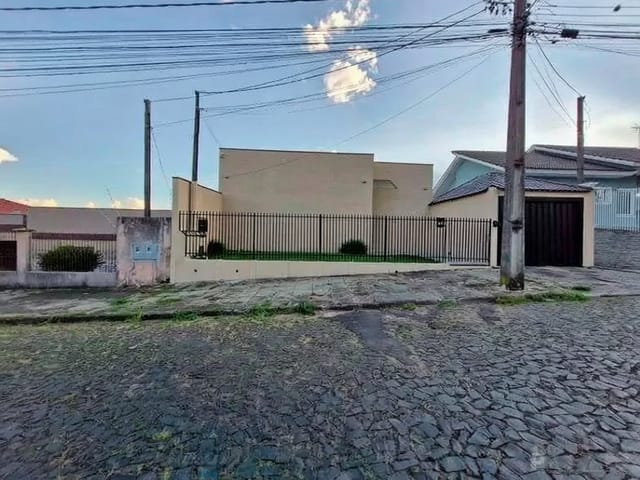 Locação - Sala Comercial, 100 m², Sala Ampla, 2 banheiros, Nova Rússia.