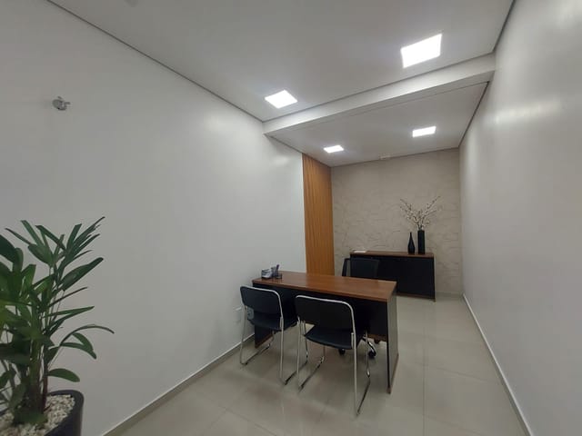 Locação - Sala Comercial, 1 banheiro, Localização Privilegiada, Centro.