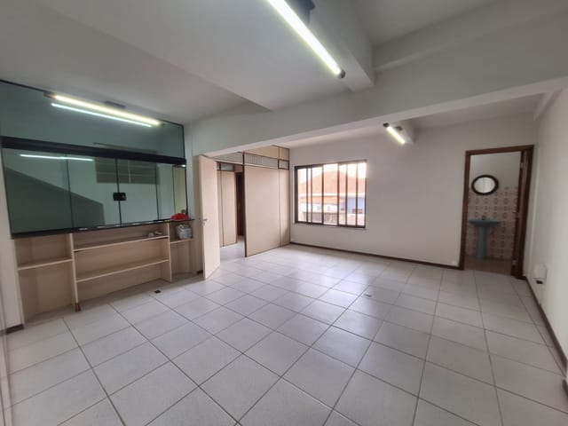 Locação - Sala Comercial, 46 m², 1 banheiro, Edifício José Muller, Centro.