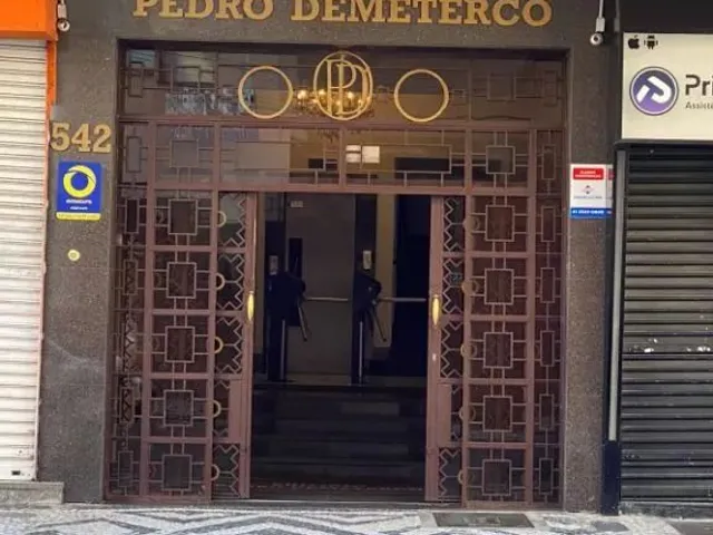 Sala à venda ou para alugar, no bairro Centro em Curitiba