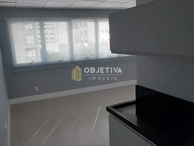 Sala à venda, no bairro Menino Deus em Porto Alegre
