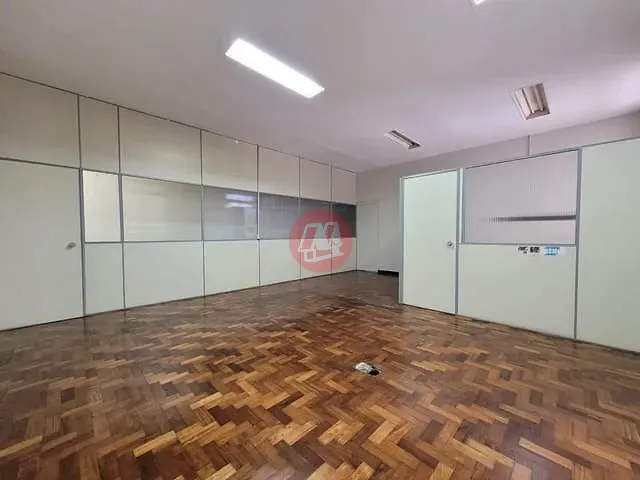 Sala com 333m², para alugar, no bairro Centro Histórico em Porto Alegre
