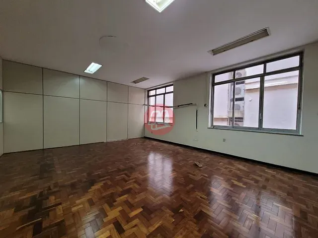 Sala com 333m², para alugar, no bairro Centro Histórico em Porto Alegre
