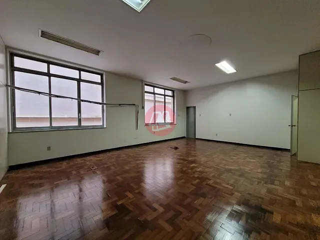 Sala com 333m², para alugar, no bairro Centro Histórico em Porto Alegre