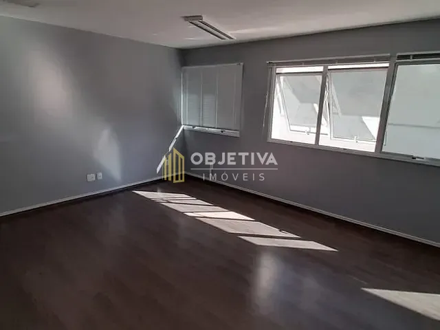 Sala à venda, no bairro Menino Deus em Porto Alegre