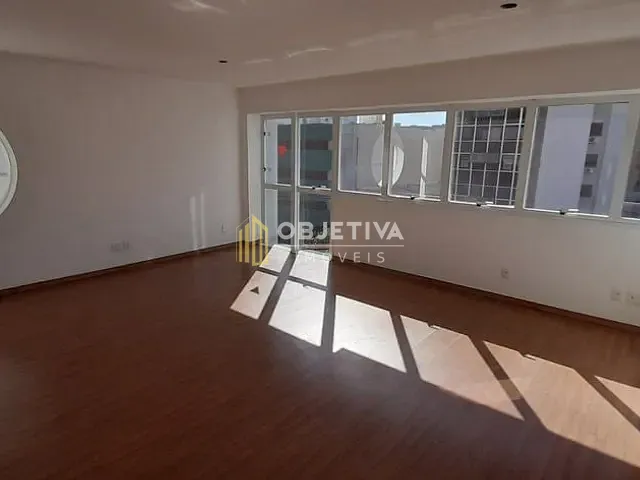 Sala à venda, no bairro Menino Deus em Porto Alegre