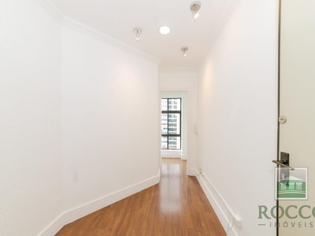 Sala à venda, no bairro Centro Cívico em Curitiba