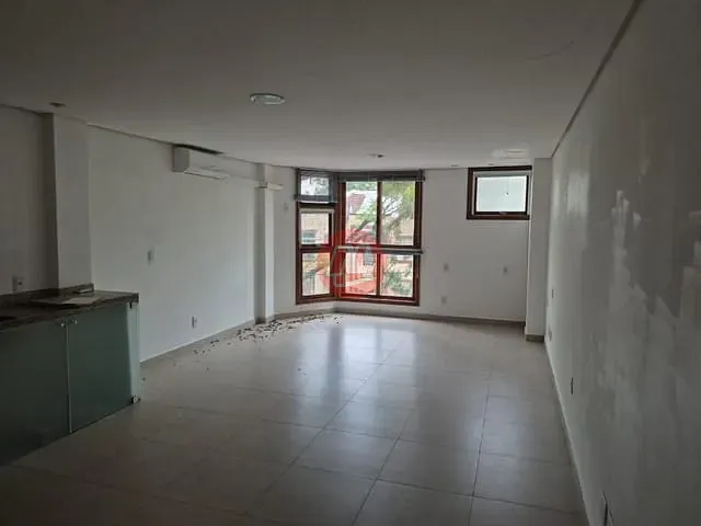 Sala com 43m², à venda, no bairro Petrópolis em Porto Alegre